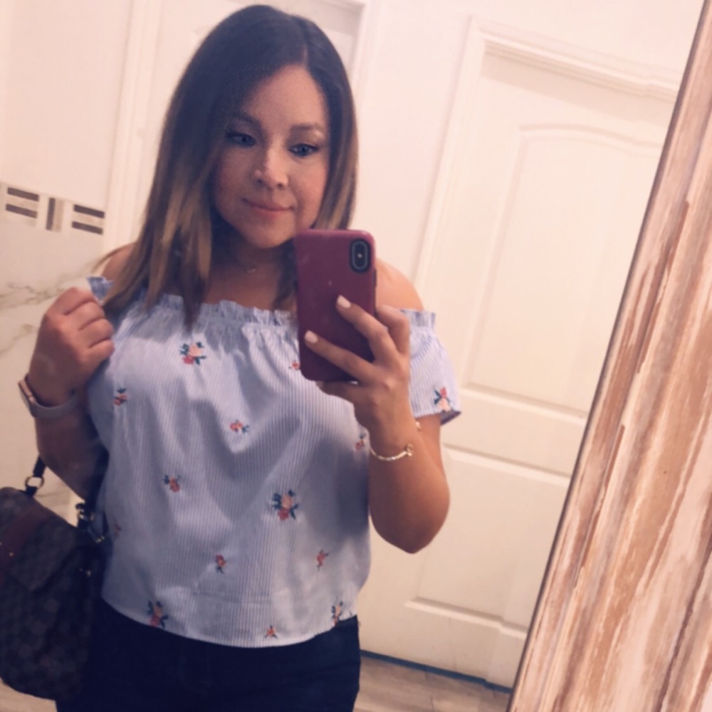 Meet your Posher, Claudia